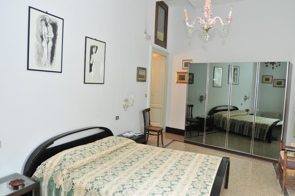 La Concordia Bed & Breakfast Наполи Стая снимка