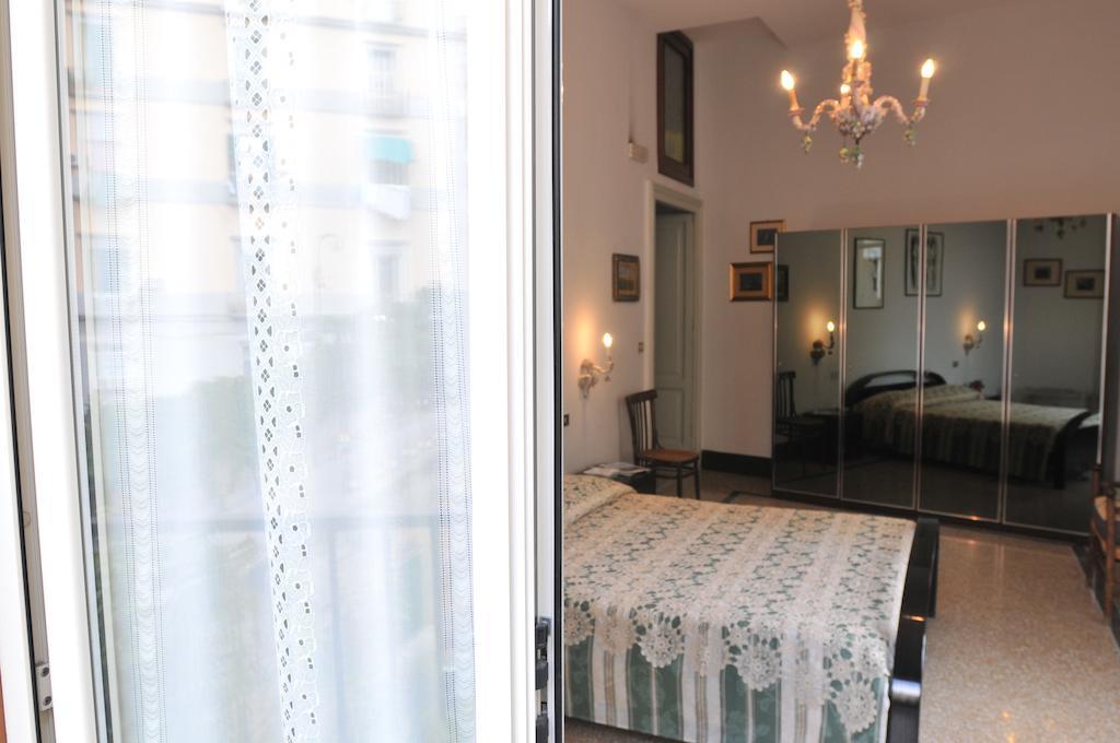 La Concordia Bed & Breakfast Наполи Стая снимка